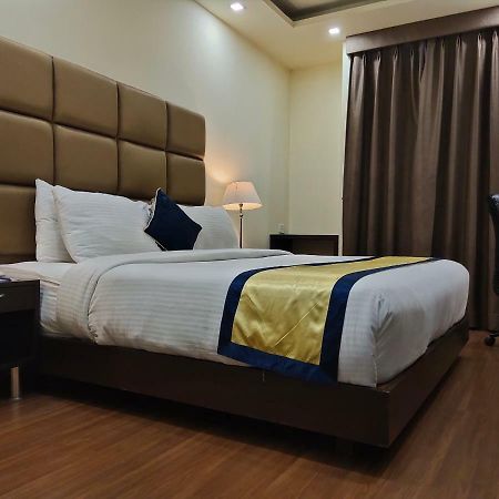Days Hotel By Wyndham, Jalandhar Esterno foto