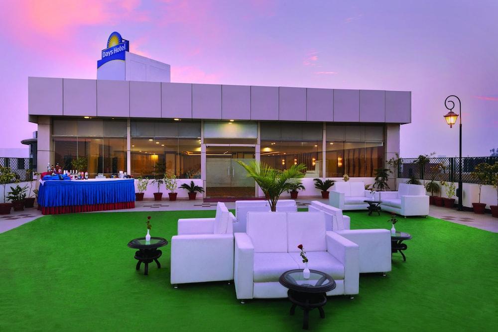 Days Hotel By Wyndham, Jalandhar Esterno foto