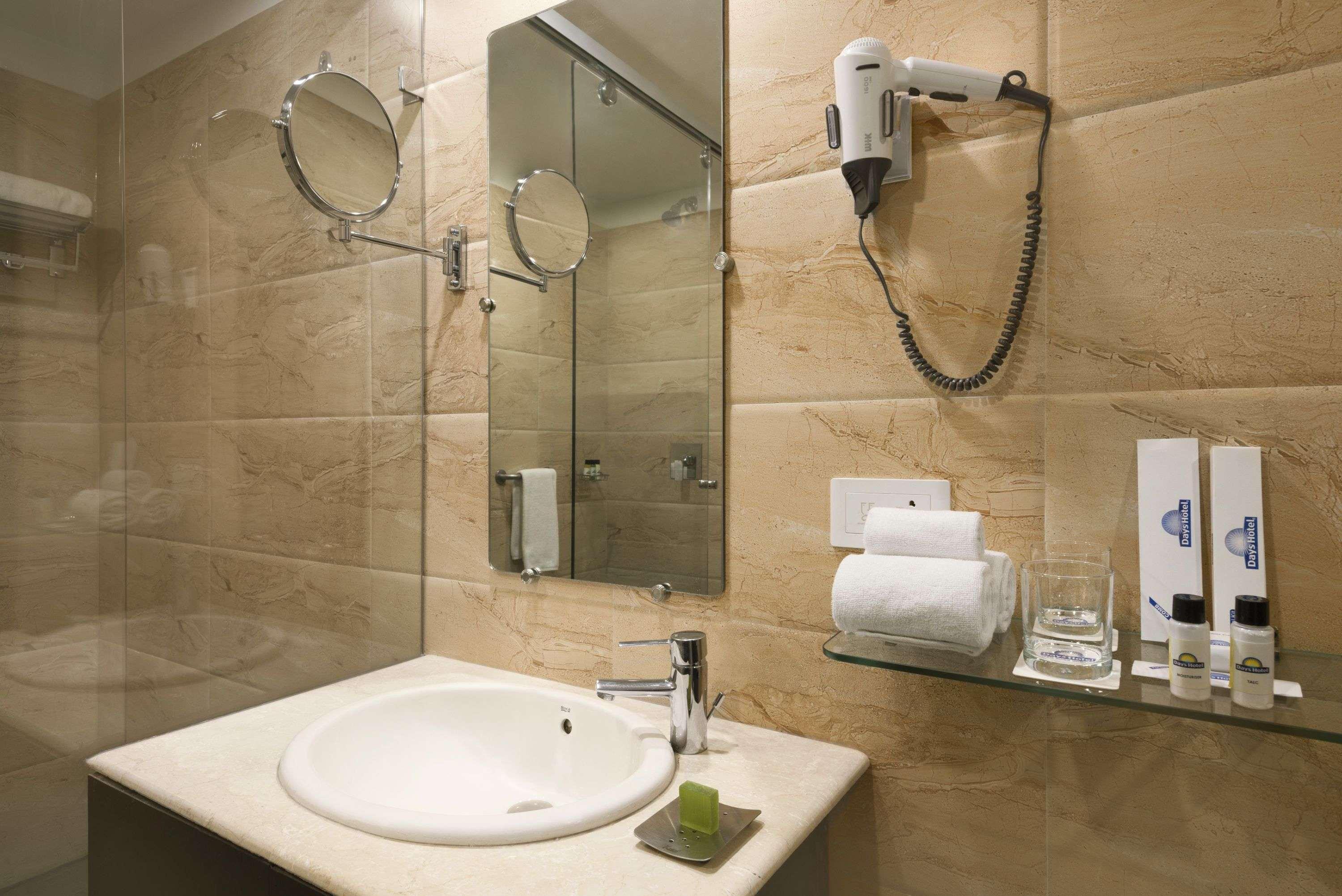 Days Hotel By Wyndham, Jalandhar Esterno foto