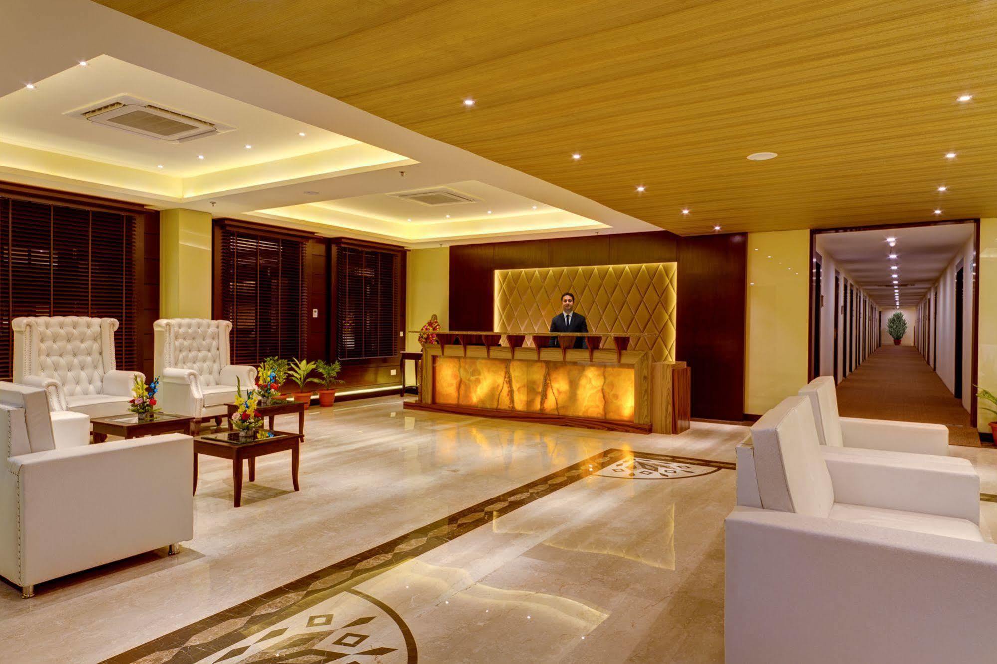 Days Hotel By Wyndham, Jalandhar Esterno foto