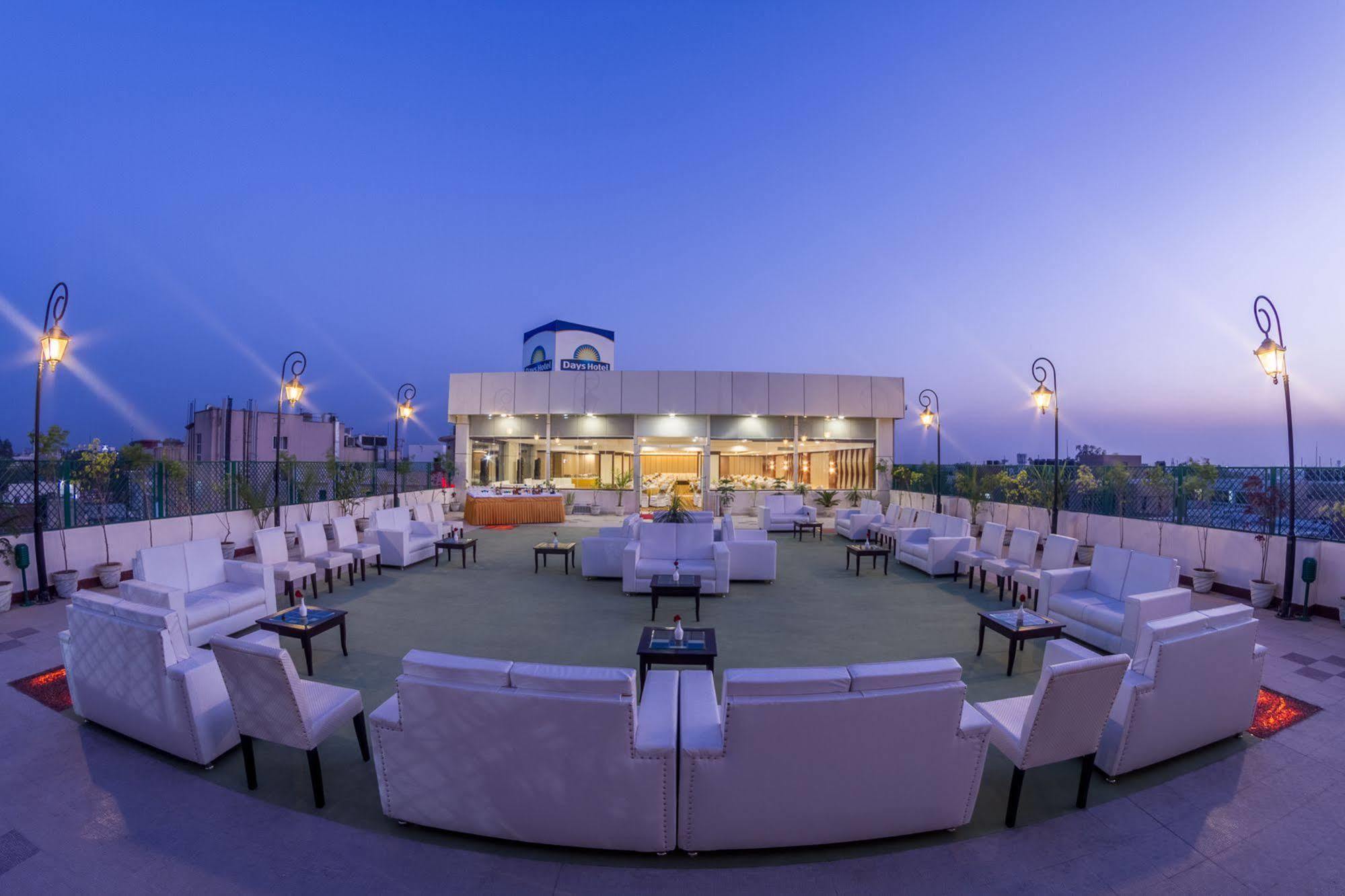 Days Hotel By Wyndham, Jalandhar Esterno foto