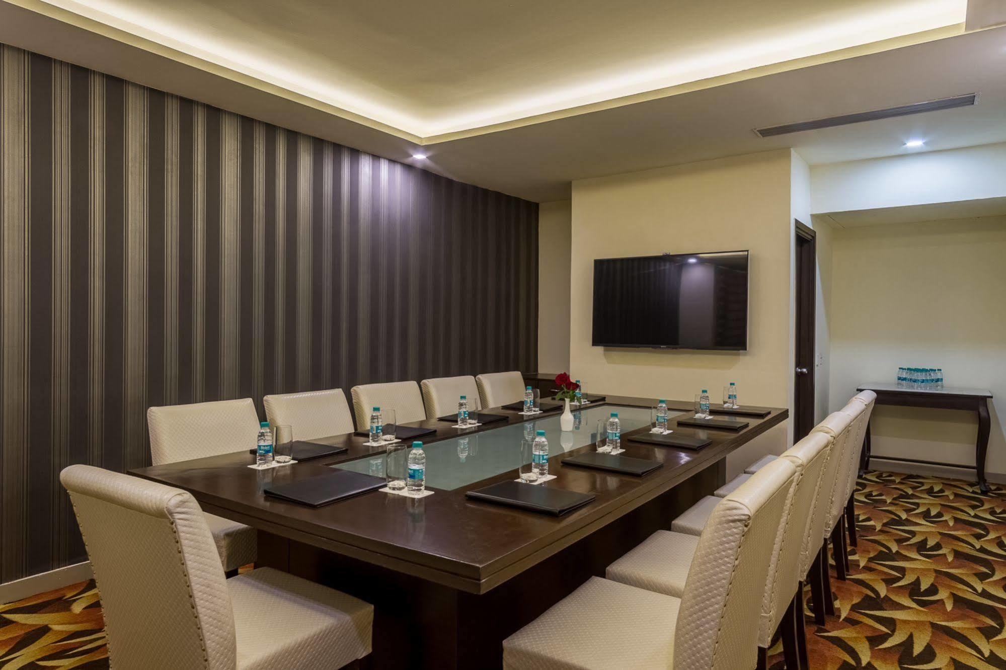 Days Hotel By Wyndham, Jalandhar Esterno foto