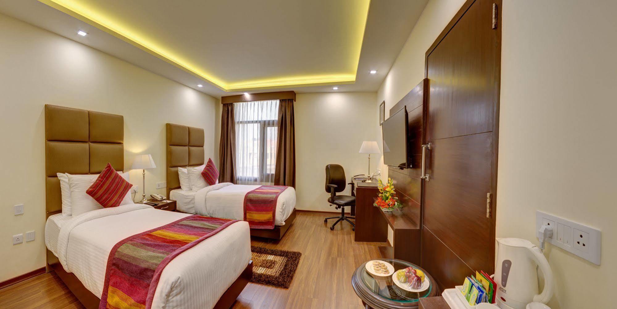 Days Hotel By Wyndham, Jalandhar Esterno foto